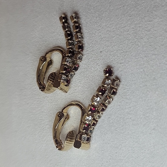 Sparkling Clip on earrings with red stones - Picture 3 of 4